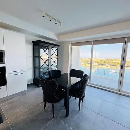 Seafront Seaview Sliema With Valletta Views شقة