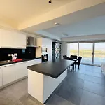 Seafront Seaview Sliema With Valletta Views Appartement *