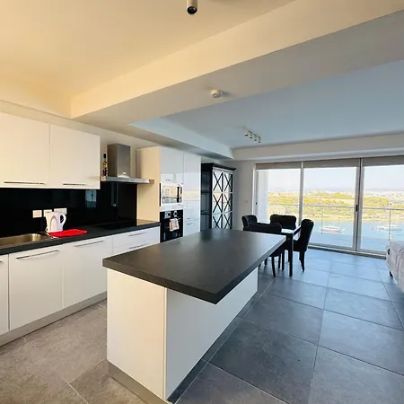 Seafront Seaview Sliema With Valletta Views شقة *