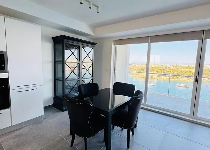 Seaview 9th Floor Sliema With Valletta Views 公寓